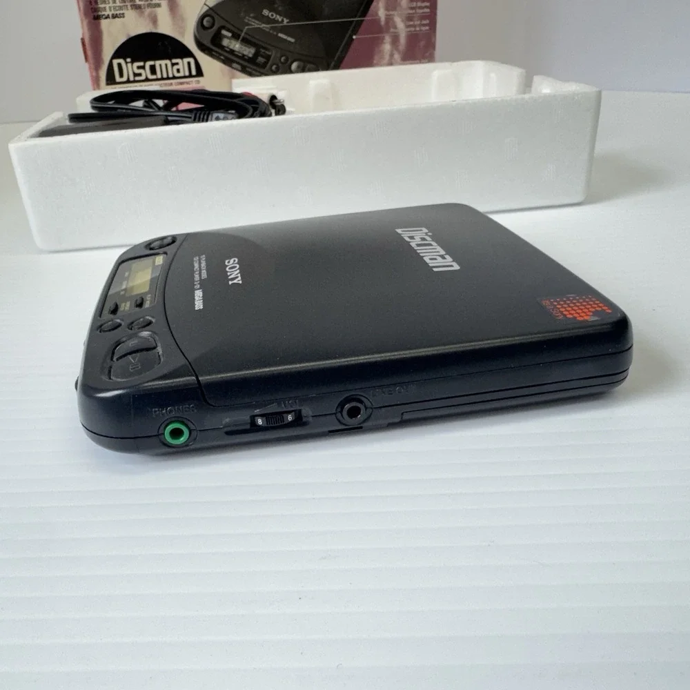 Sony Discman D-121 Portable Personal CD Player Not Working Parts Only W/ BOX